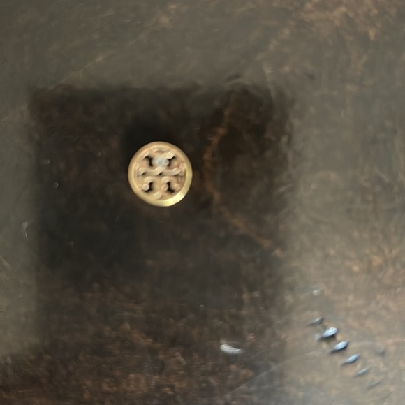 Tory Burch gold logo. - Picture 2 of 3